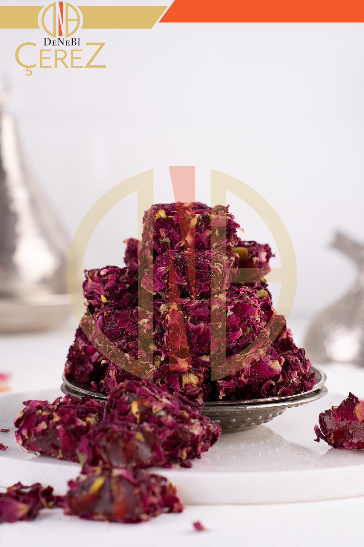 GÜL%20YAPRAĞI%20KAPLI%20NAR%20AROMALI%20ANTEP%20FISTIKLI%20KRAL%20LOKUM%20(1000%20Gram)
